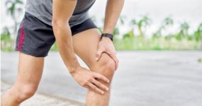 Runner with pain on the outside of the knee, IT band syndrome treatment in Racine, WI