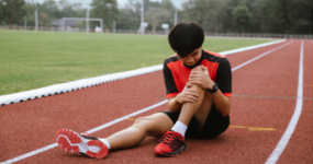 Athlete with pain below the kneecap, jumper's knee treatment in Racine, WI