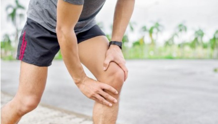 Runner with pain on the outside of the knee, IT band syndrome treatment in Racine, WI